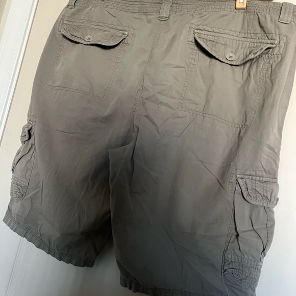 Cargo shorts - Picture 2 of 2